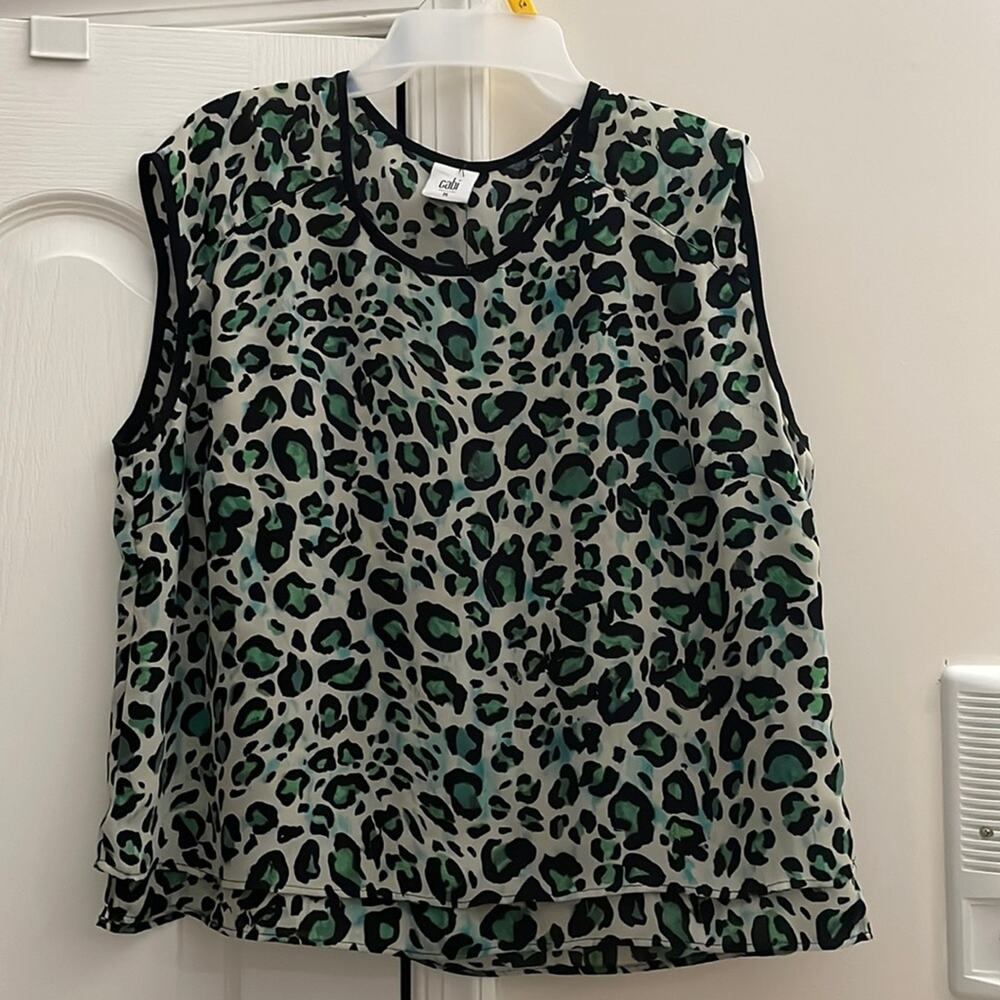 Cabi jungle top M style 3260 green cream black euc 💯 polyester wash and wear